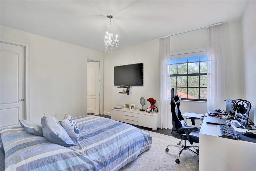 Photo of 8760 Lakeview Drive