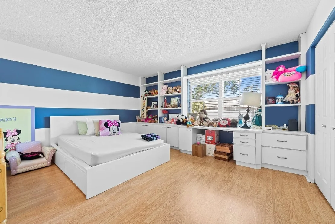 Photo of 975 Weeping Willow Way