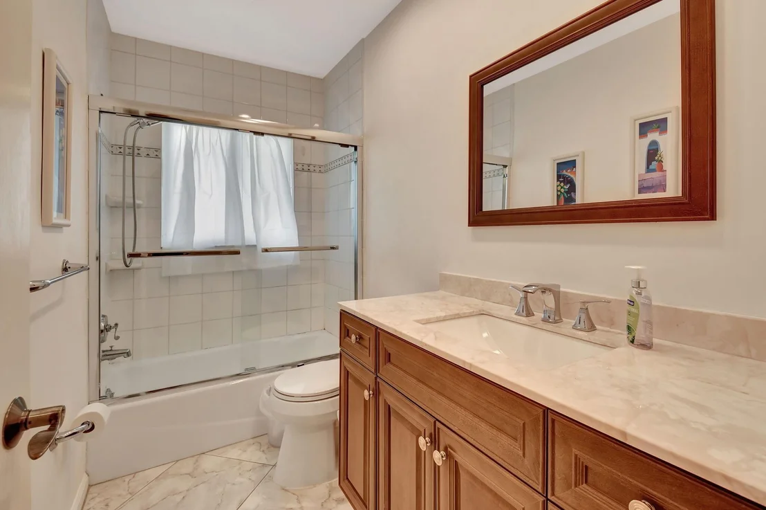 Photo of 850 Holly Lane