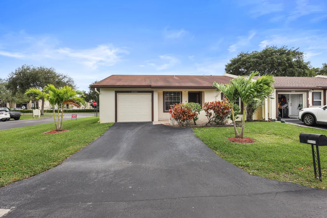 Photo of 16004 Laurel Oak Circle