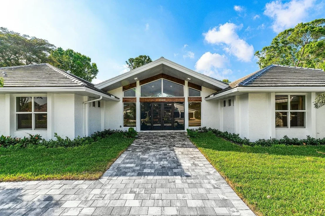 Photo of 4580 Oak Tree Court