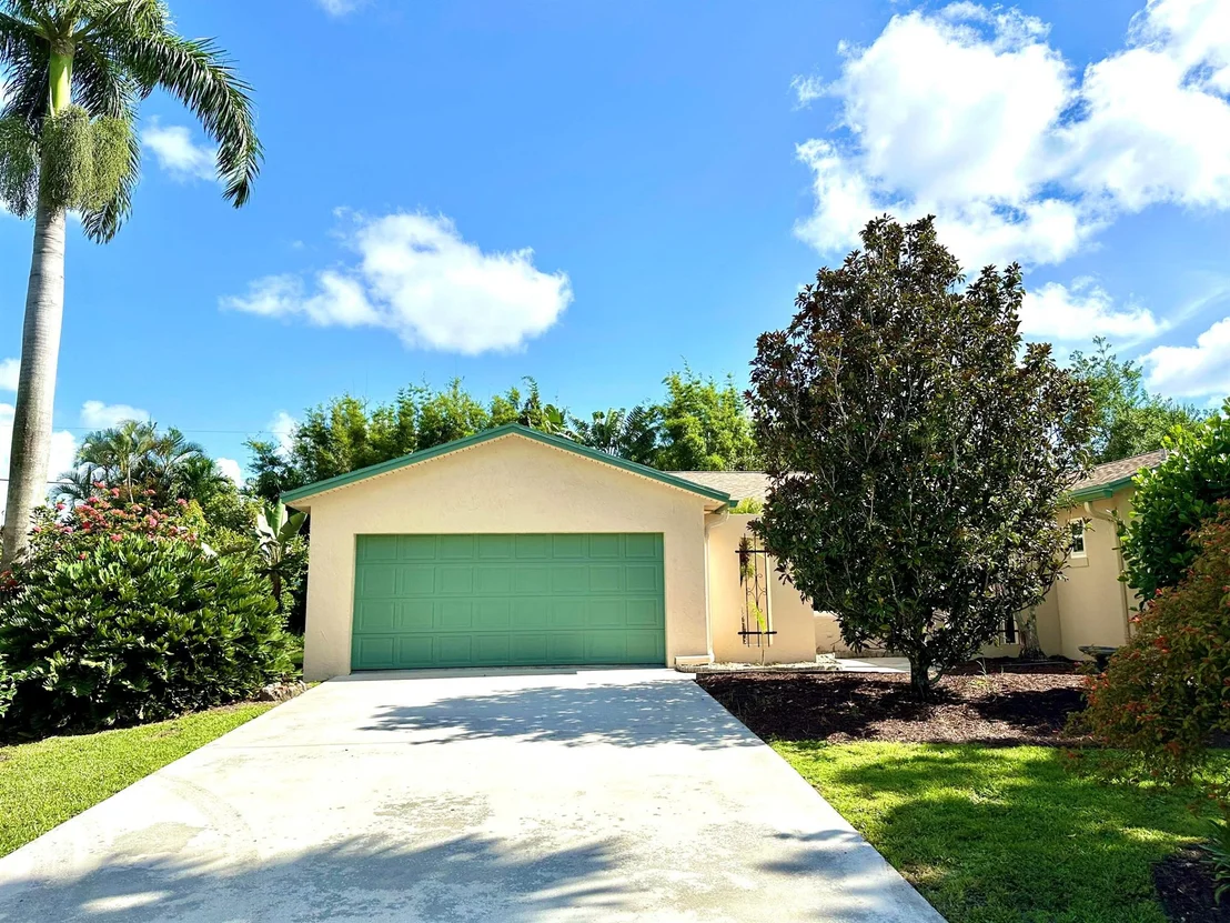 Photo of 44 W Cypress Road