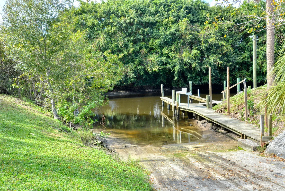 Photo of 411 SE Fini Drive