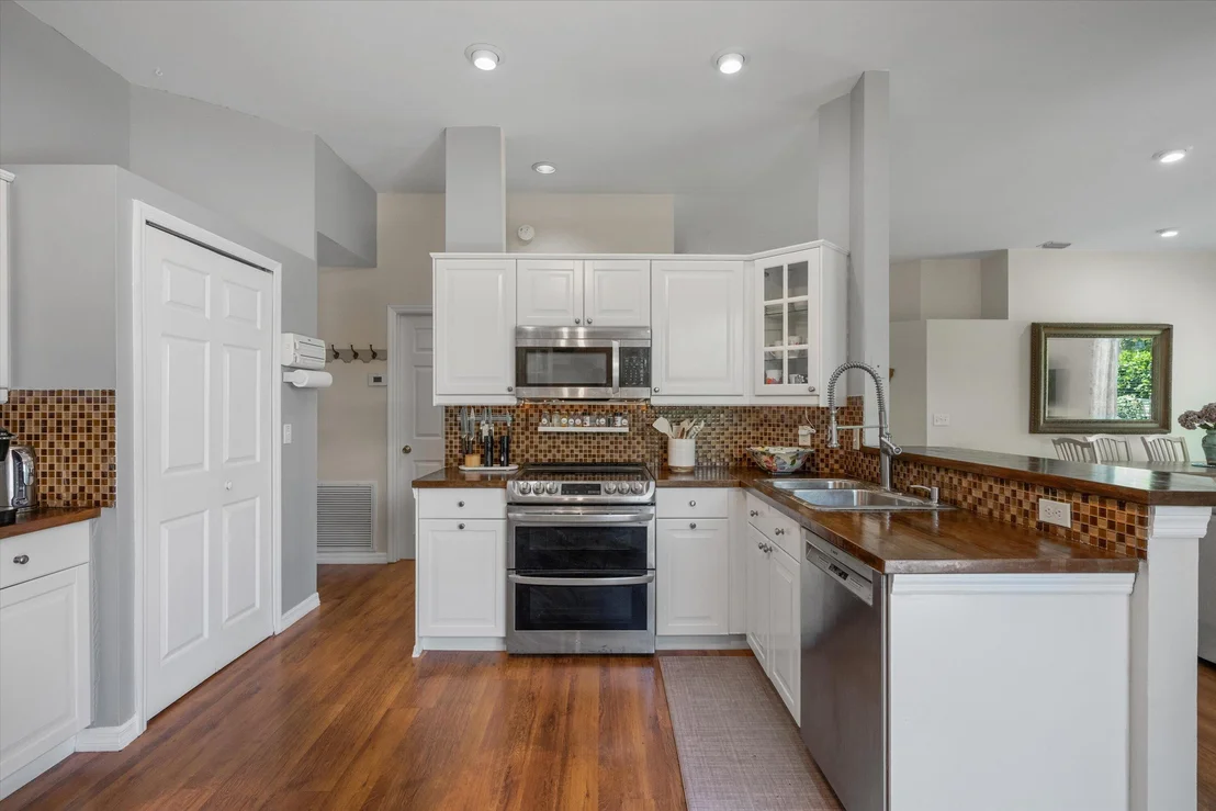 Photo of 1110 Aviary Road