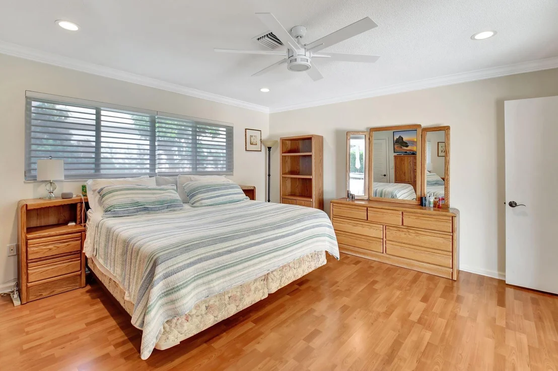 Photo of 850 Holly Lane