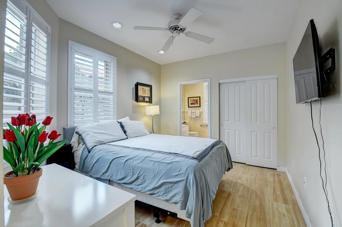 Photo of 5338 NW 26th Circle S