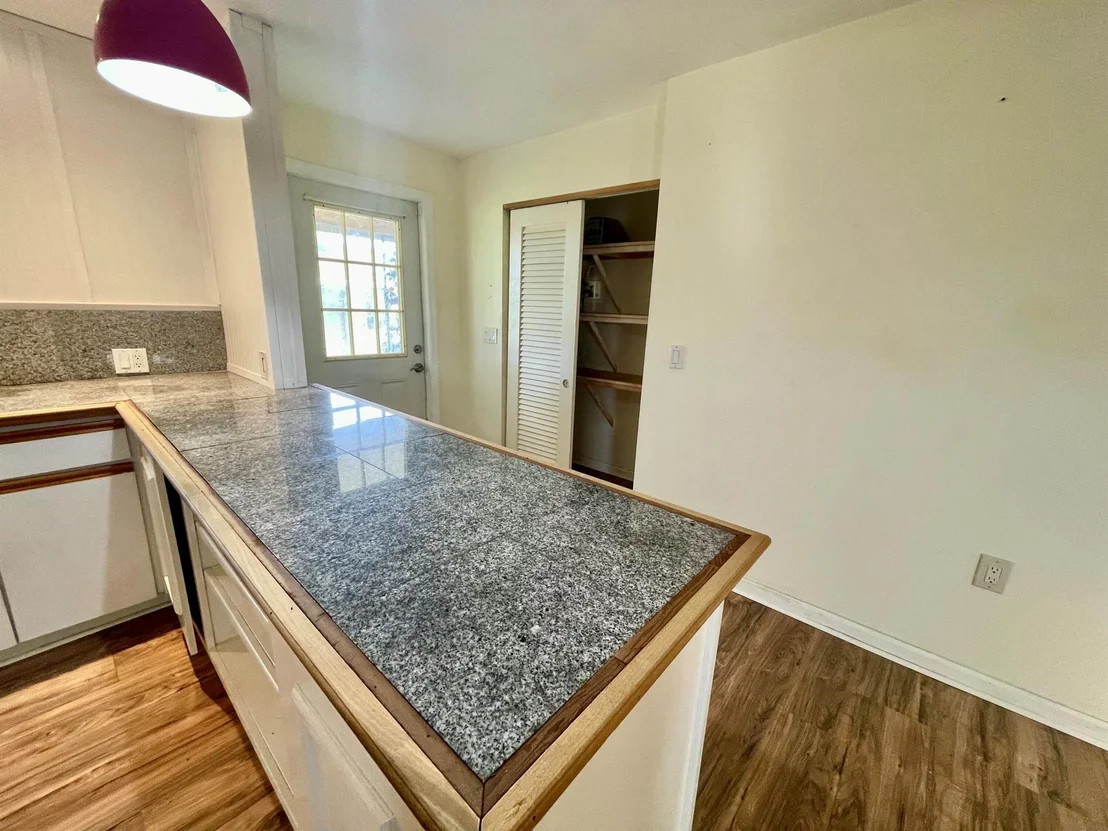 Photo of 1498 Hunter Road