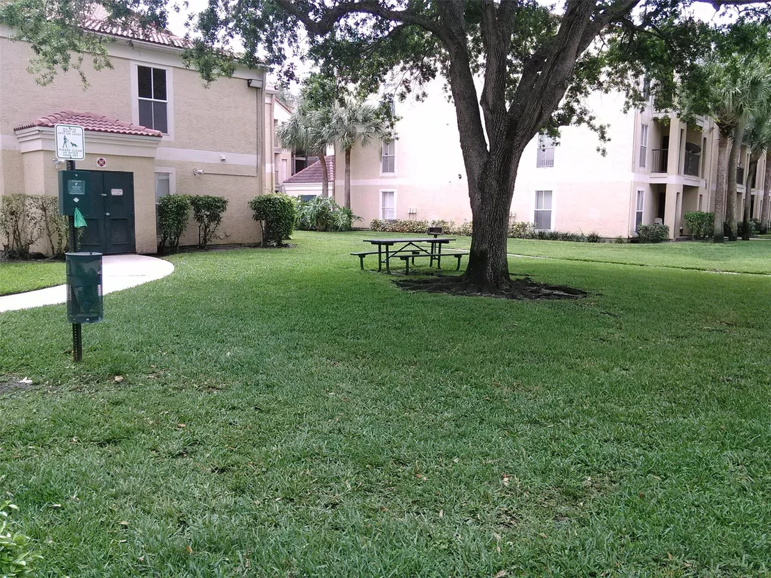 Photo of Unit 737 at 875 Riverside Drive