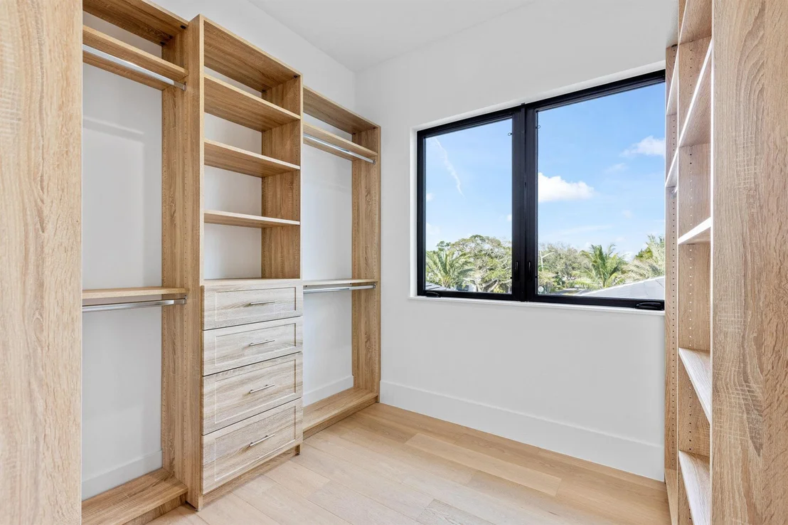 Photo of 88 W Riverside Drive