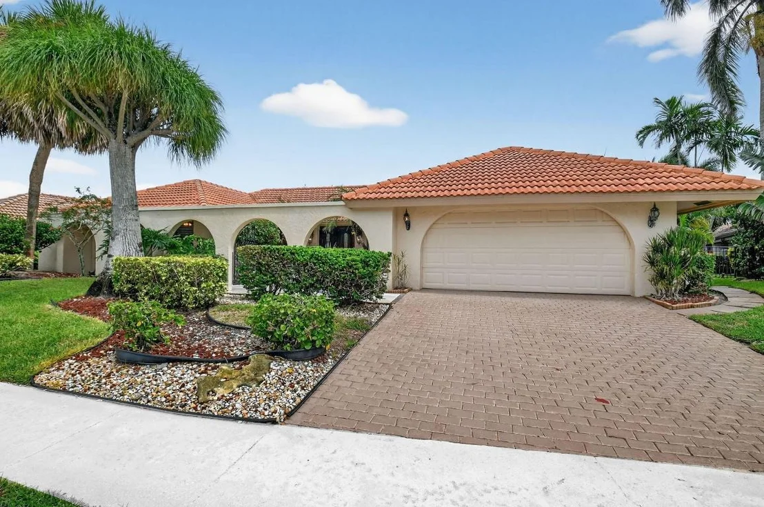 Photo of 5884 Pinebrook Drive