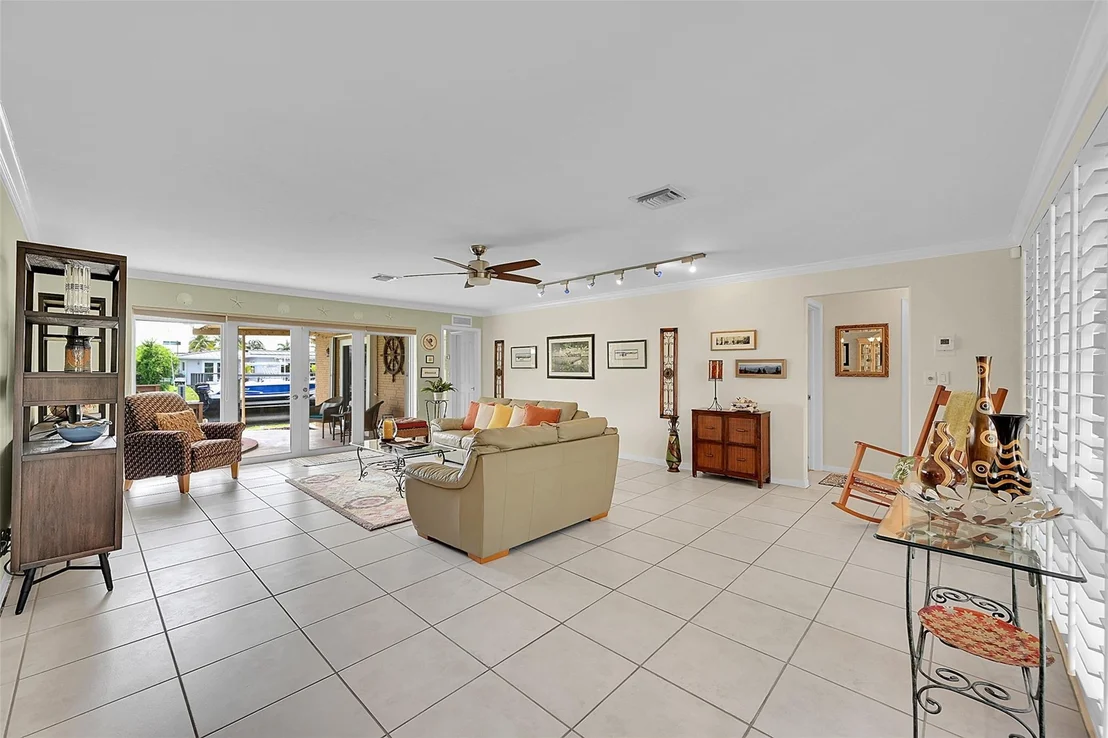 Photo of 920 SE 4th Avenue