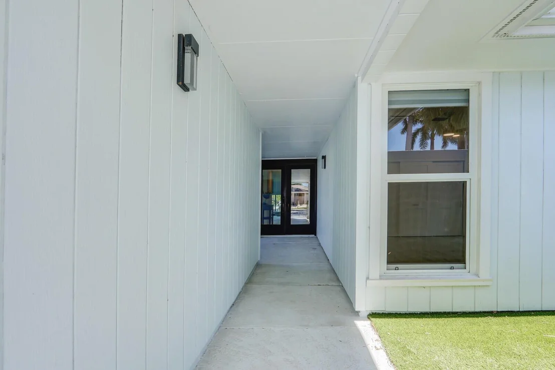 Photo of 17026 Bay Street