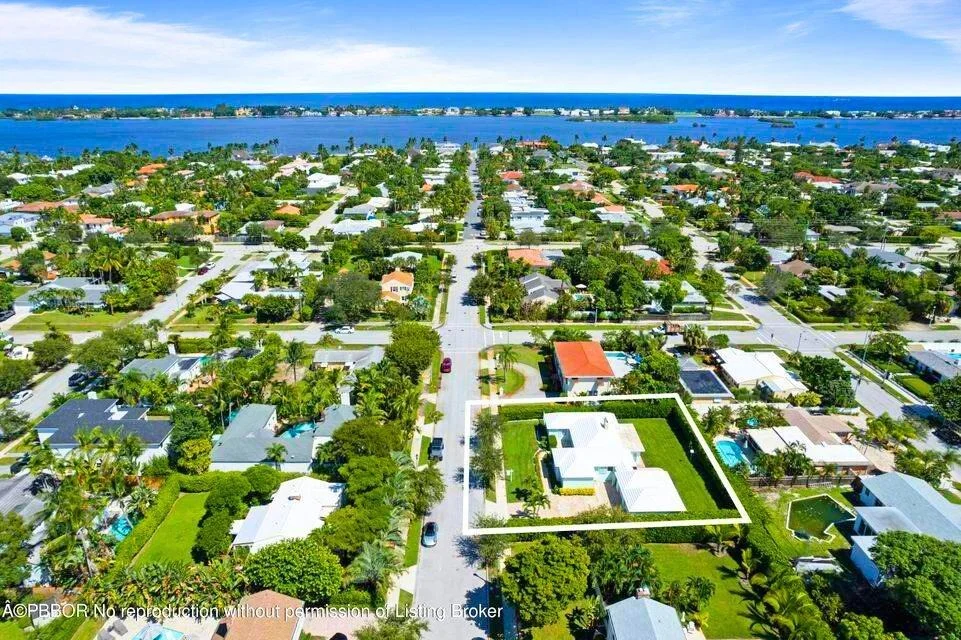 Photo of 322 Colonial Road