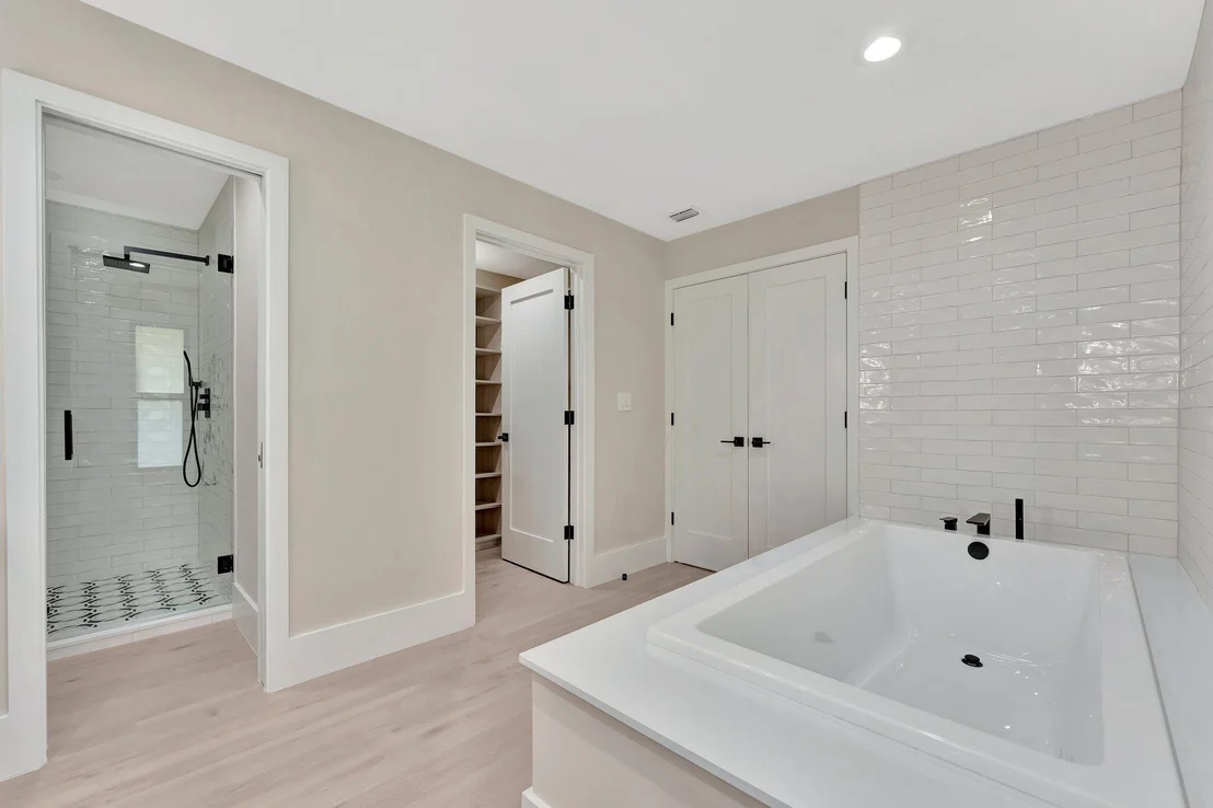 Photo of 5011 Pineview Circle