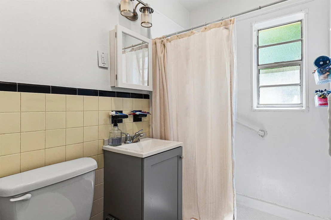 Photo of 3108 Clyde Road