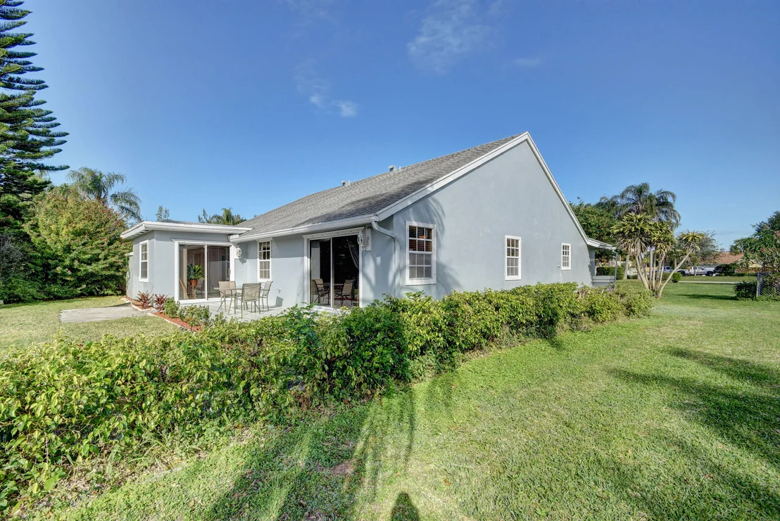 Photo of 1844 Edgewater Drive