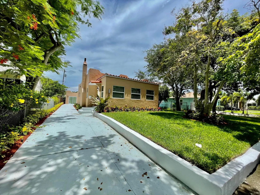 Photo of 1017 Avon Road