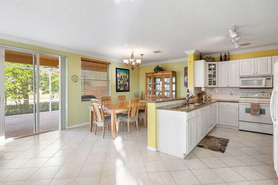 Photo of 6112 Oak Bluff Way