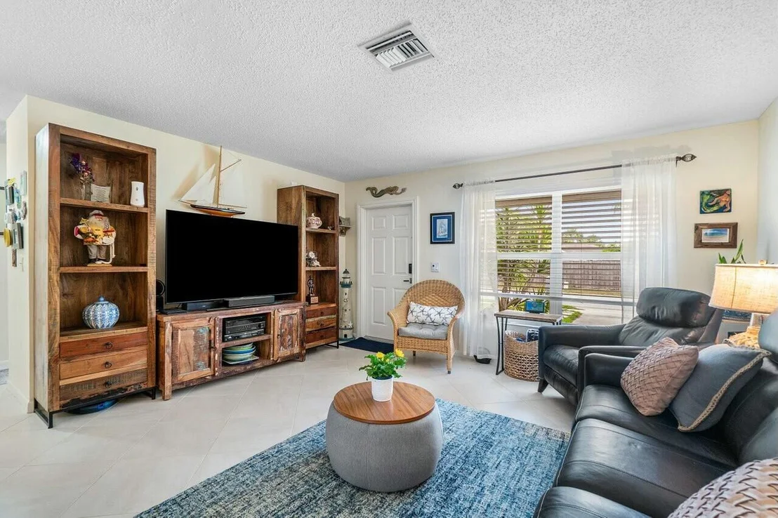 Photo of 121 Deerfield Drive