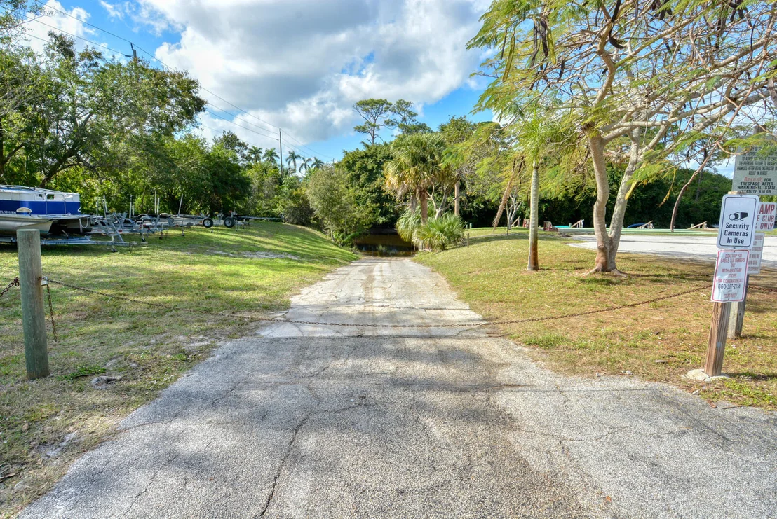 Photo of 411 SE Fini Drive