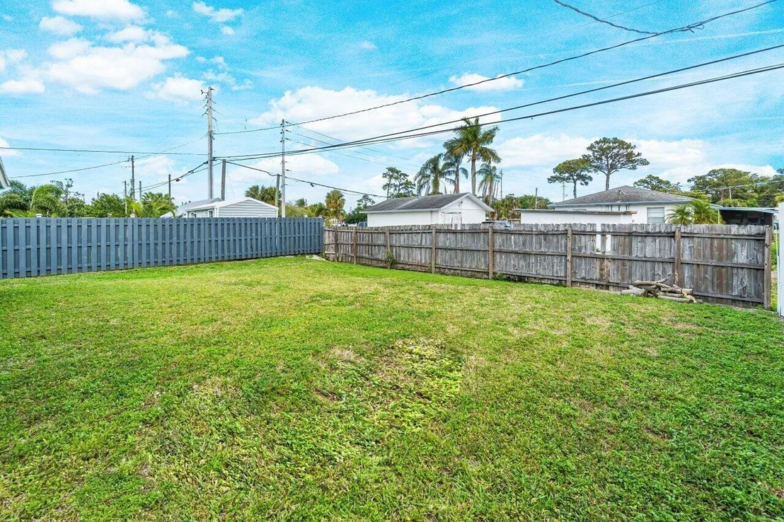 Photo of 356 Fleming Avenue