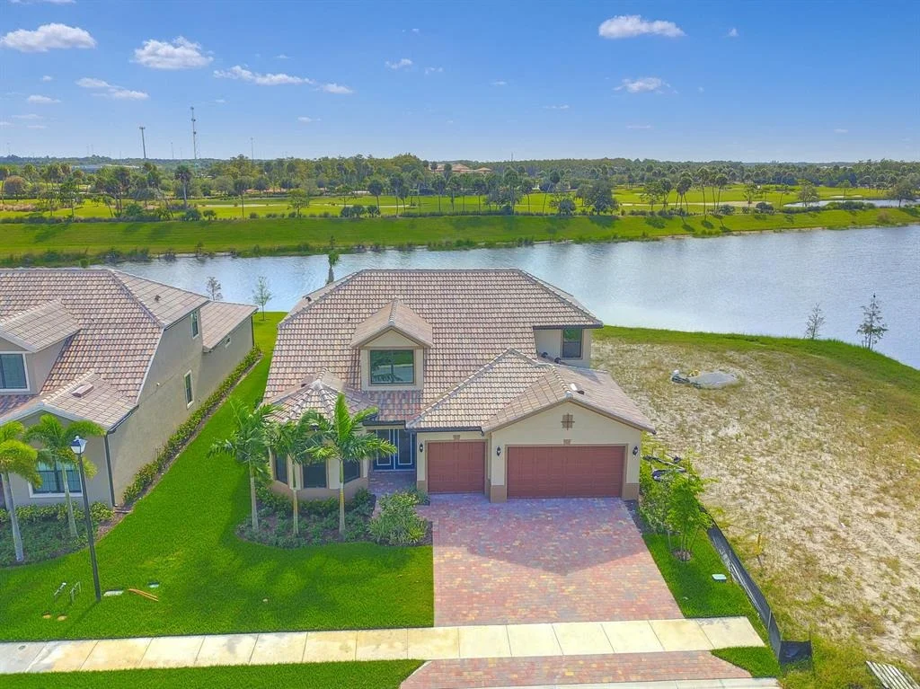Photo of 213 Alcove Point Lane