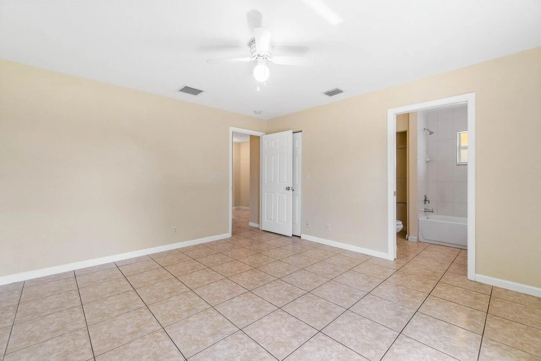 Photo of 352 Fleming Avenue
