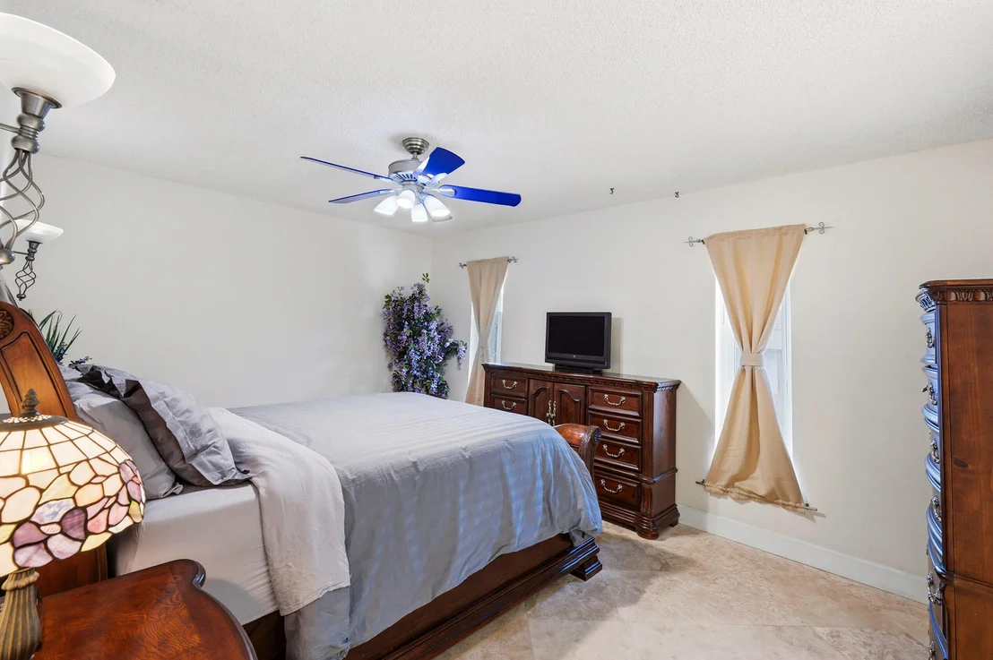 Photo of 390 SE 12th Avenue