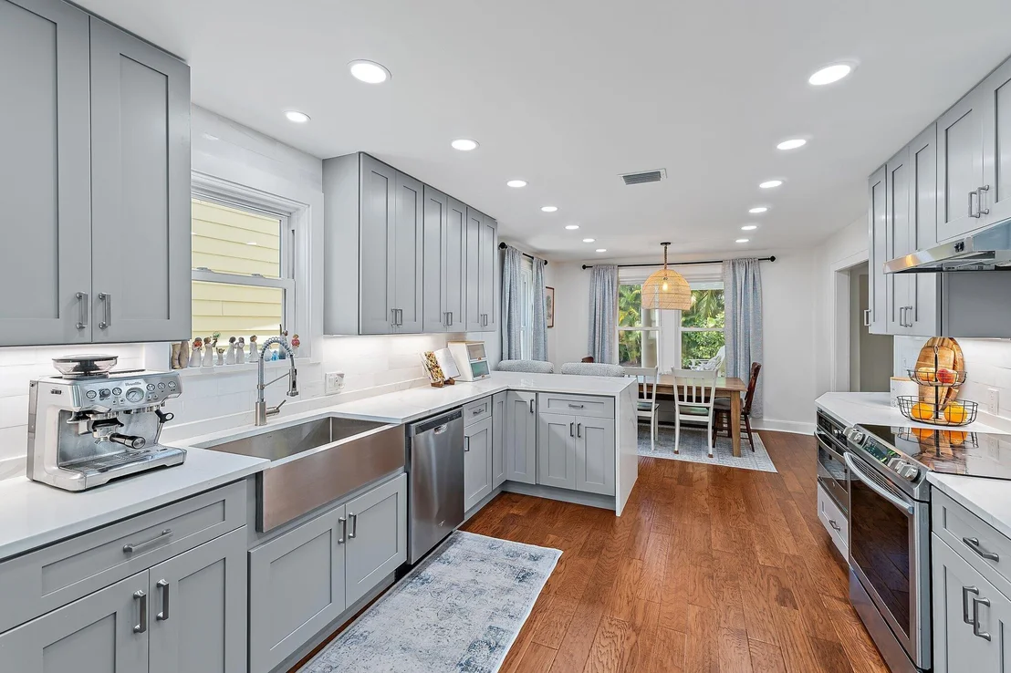 Photo of 715 Warren Drive