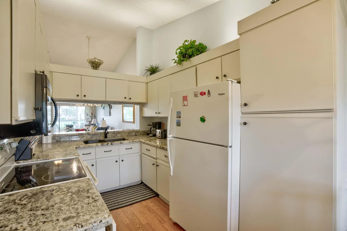 Photo of Unit E at 702 Pinecrest Circle