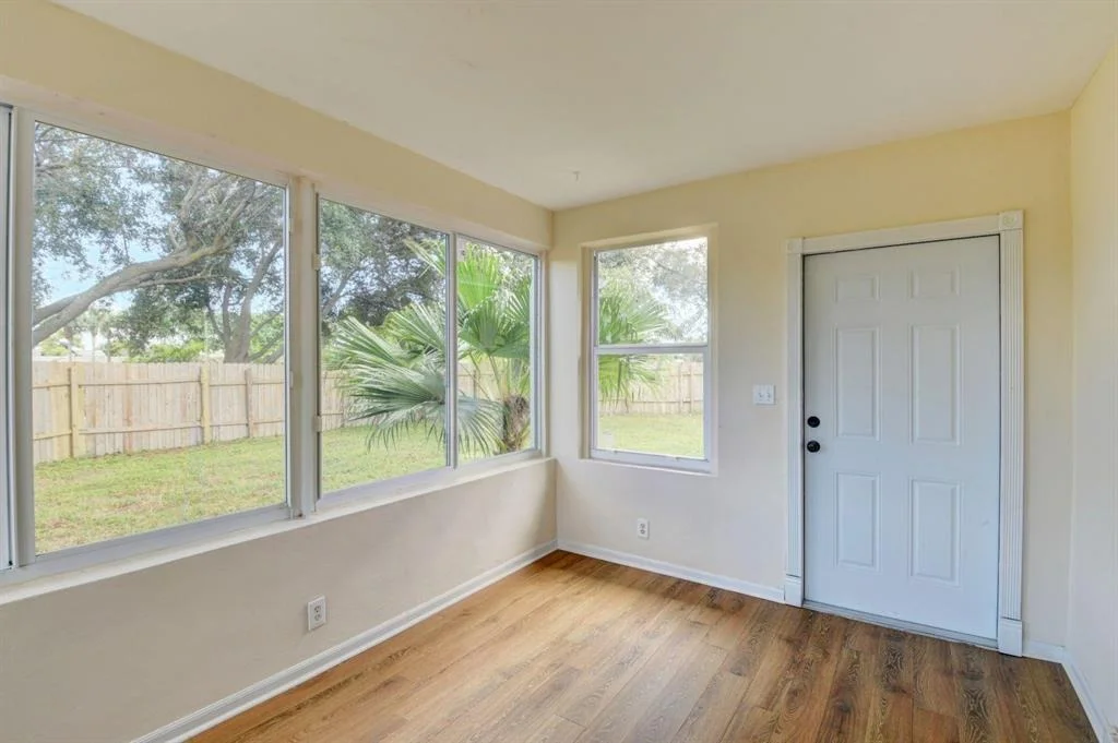 Photo of 15385 Monroe Road
