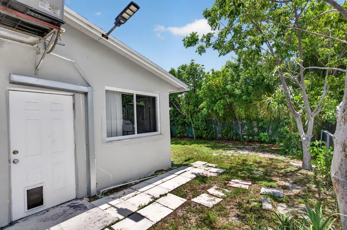 Photo of 2811 NE 9th Terrace