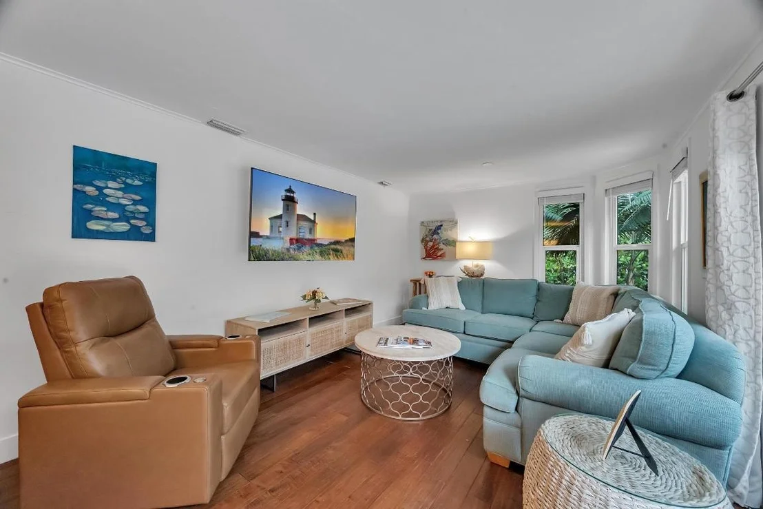 Photo of 924 Pompano Drive