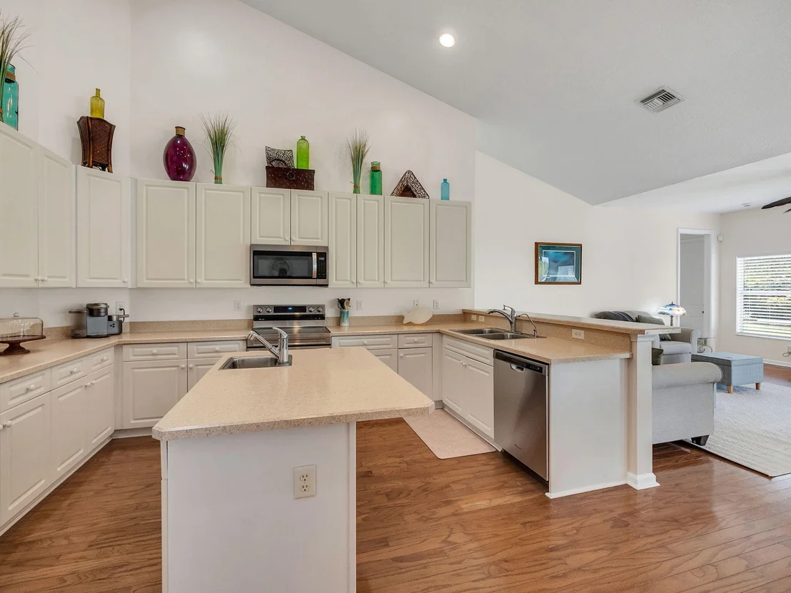 Photo of 8465 Mandarin Boulevard