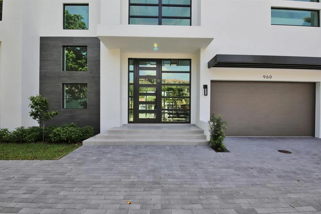 Photo of 960 Banyan Drive