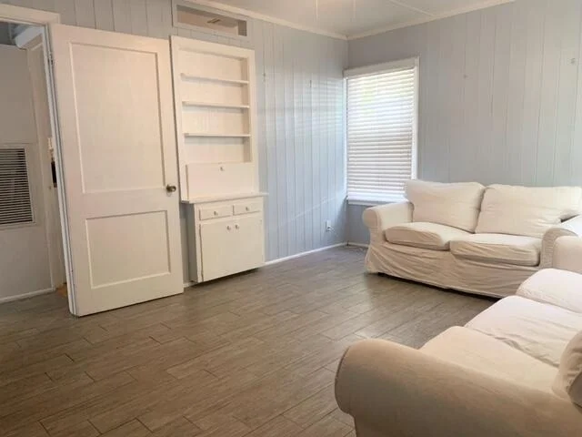 Photo of 930 Avon Road