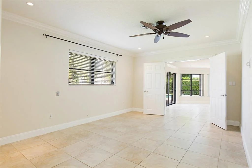 Photo of 925 Allamanda Drive