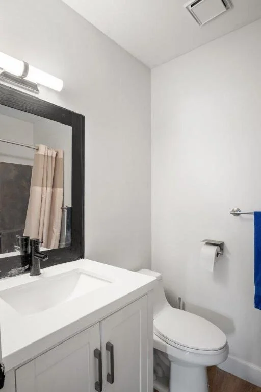 Photo of Unit B at 1402 Pinecrest Circle