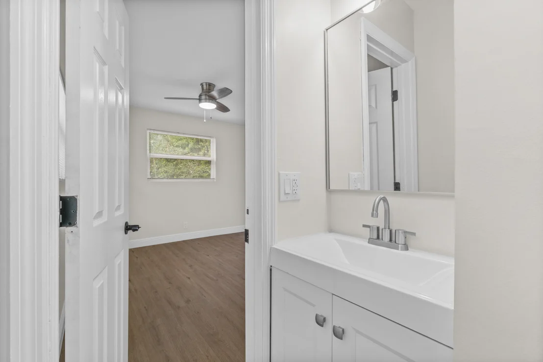 Photo of 4882 Lincoln Road