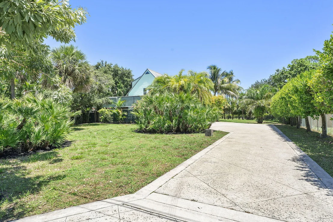 Photo of 7044 Thompson Road