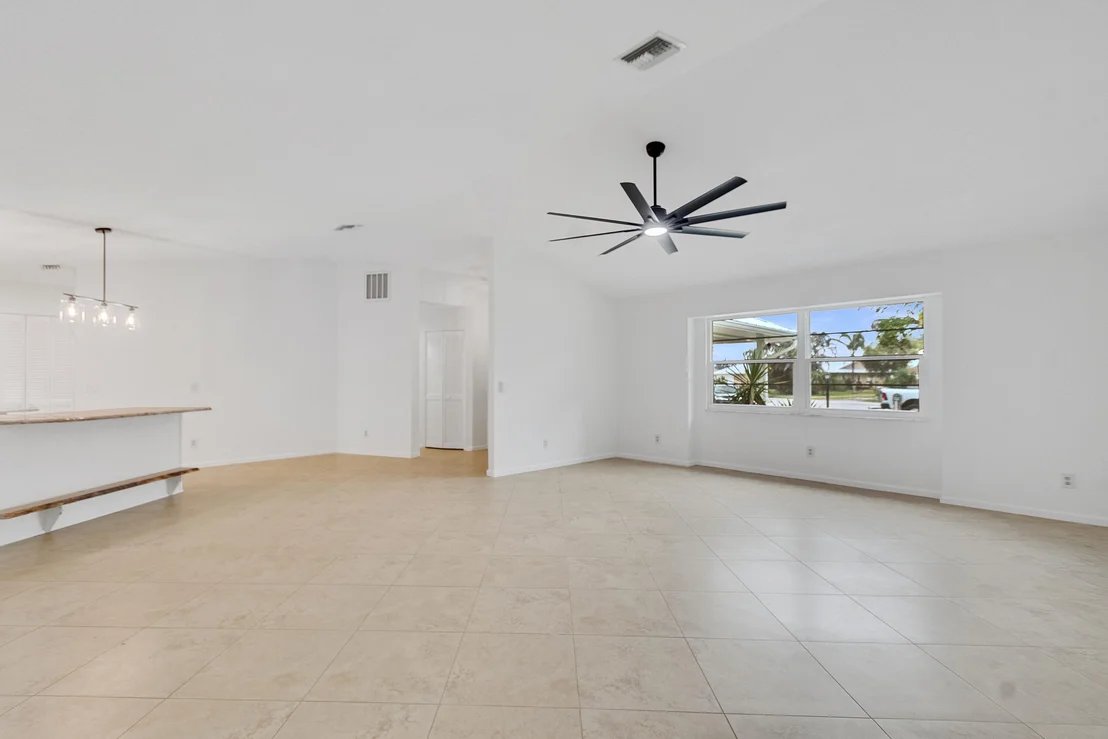 Photo of 320 W FOREST Trail