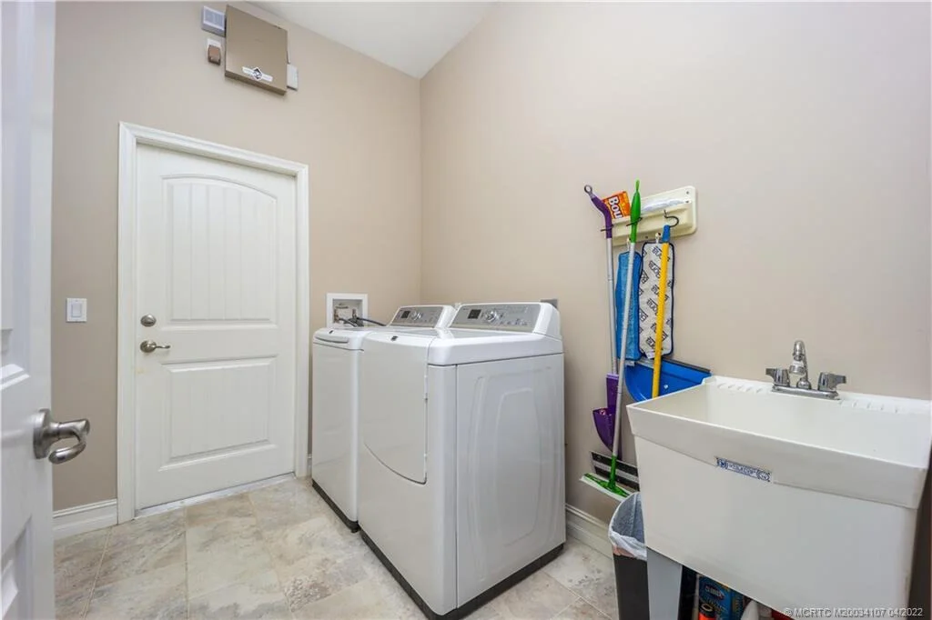 Photo of 2431 NW Hummingbird Circle