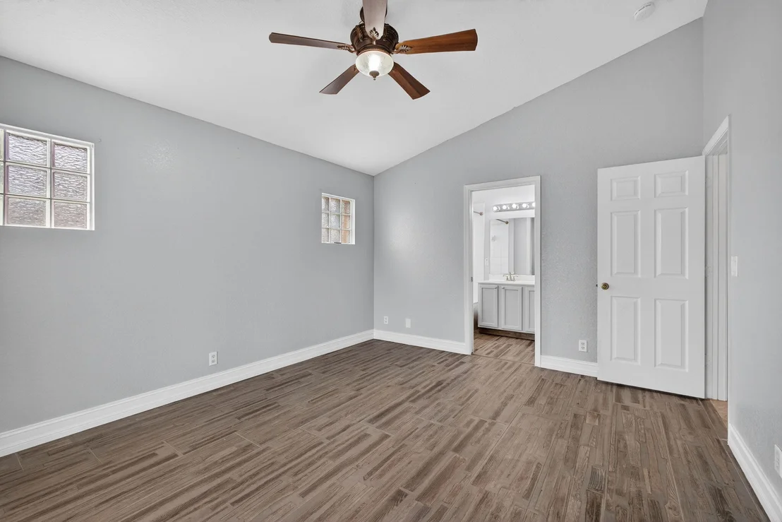 Photo of 6121 Spring Isles Boulevard