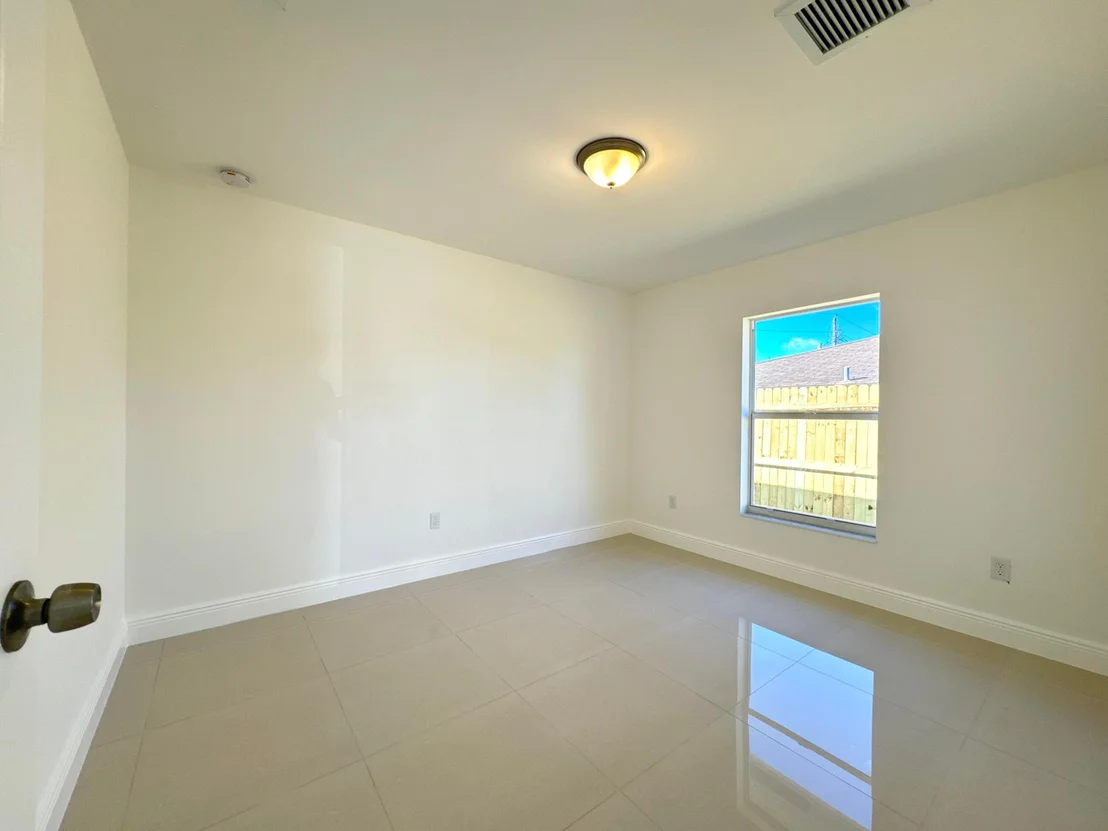 Photo of 4930 Biscayne Drive