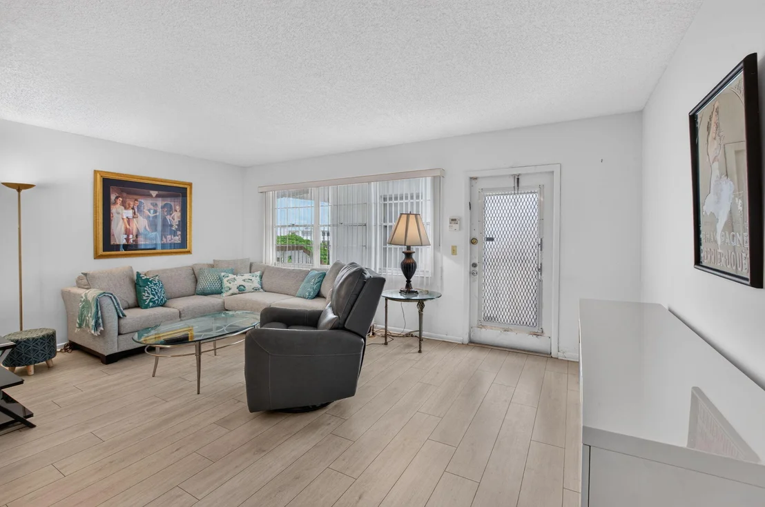 Photo of 4071 CORNWALL D