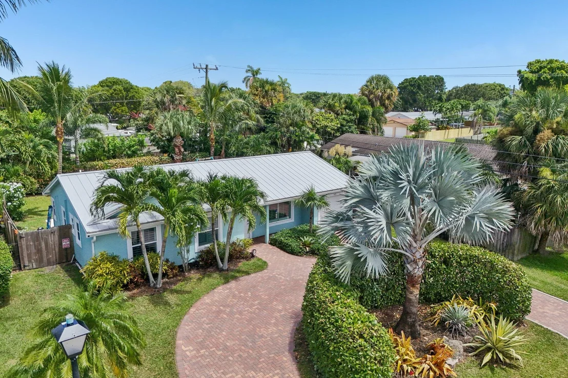 Photo of 405 E Whitney Drive