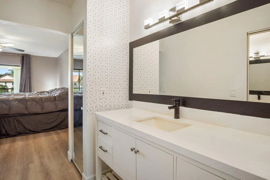 Photo of Unit B at 1402 Pinecrest Circle