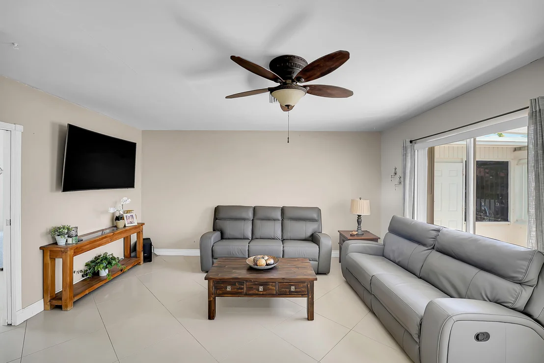 Photo of 555 NW 50TH Place