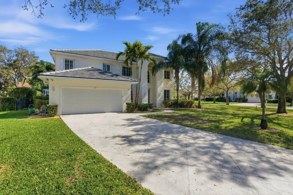 Photo of 220 Blackbird Lane