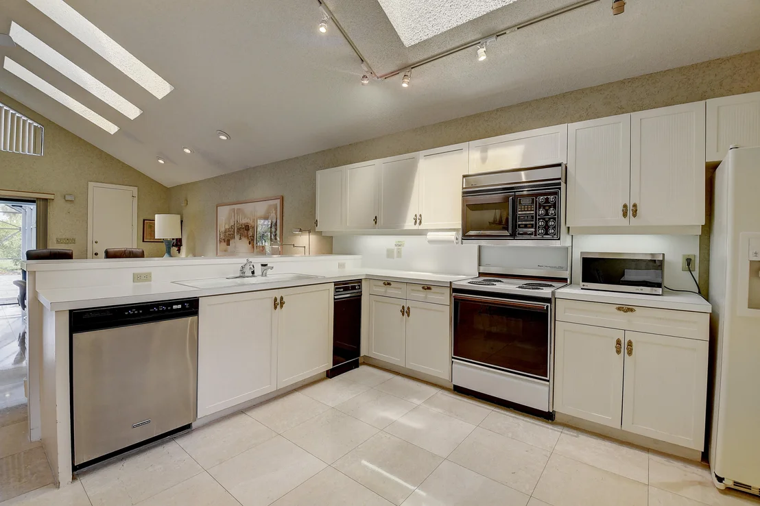 Photo of 7544 Rexford Road